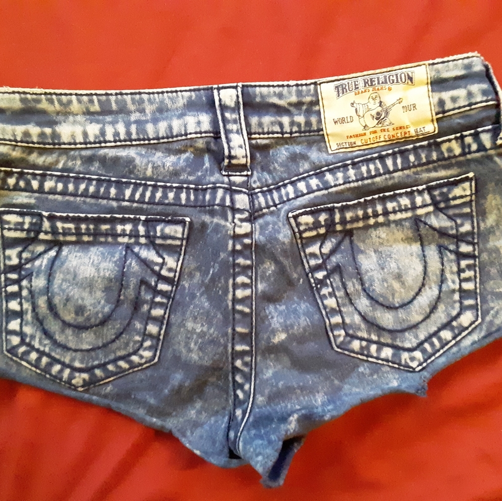 TRUE RELIGION Daisy Dukes